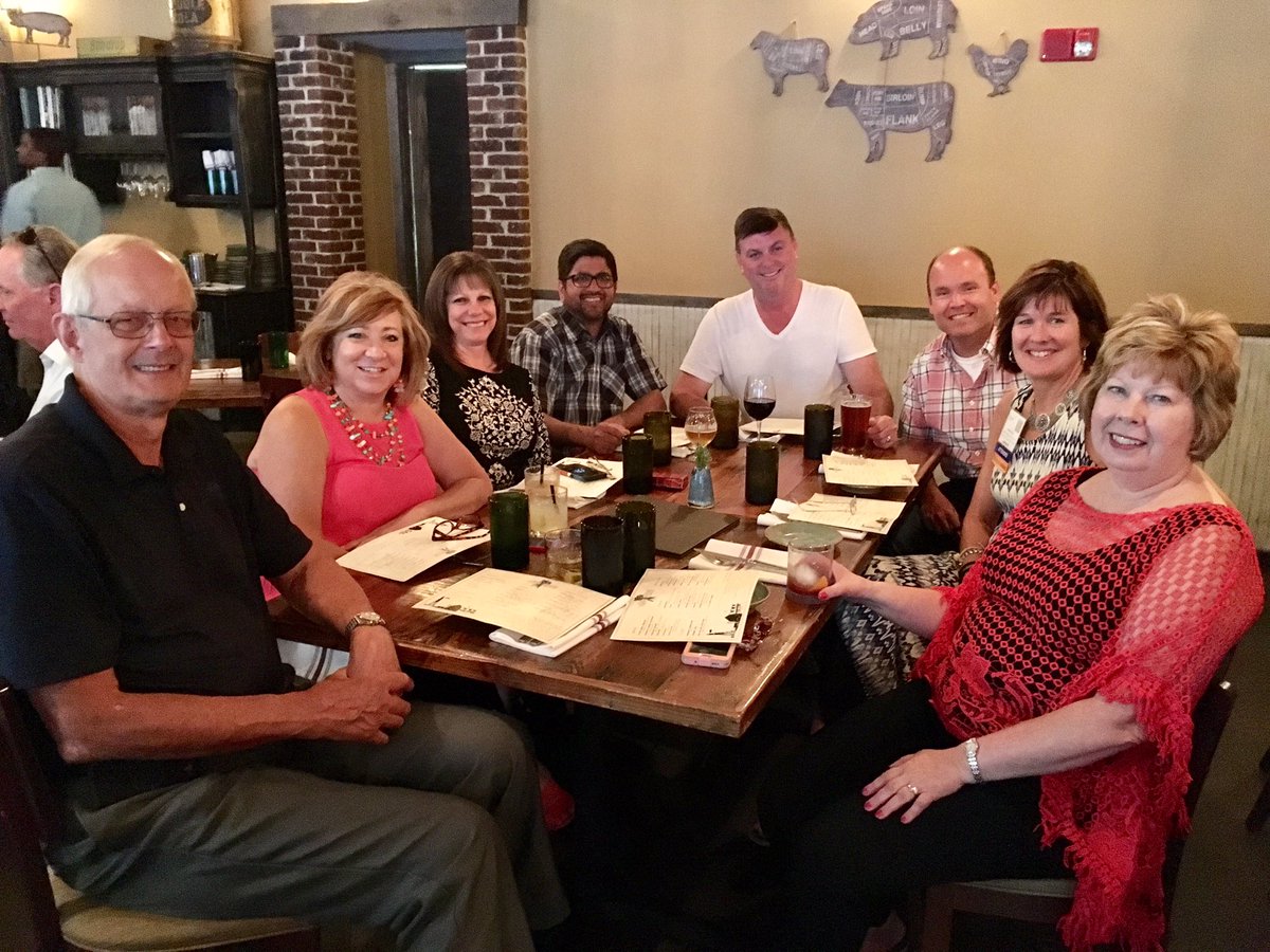 STLTabitha's tweet photo. Enjoying dinner with the wonderful Illinois crew! #ACCE17 https://t.co/9nJKKT2D0N