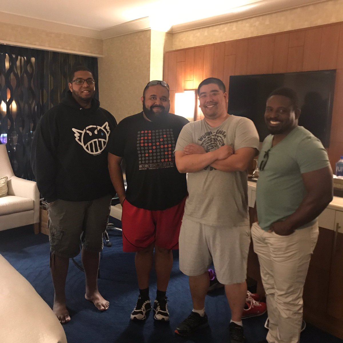 NormanJr911's tweet photo. Great chilling with @NagataLockII @jim_kim , Srf3po, and whoever else I met this weekend at Evo. #EV02017 https://t.co/sbXT34Yl0Y
