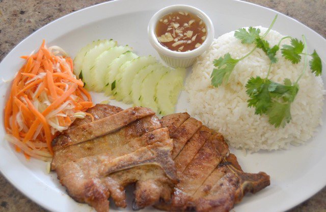 KING_59_net's tweet photo. Enjoy your lunch break at the KING 59 Asian Pot &amp; Pizza. No reservations required • Pork chop with rice. #KING59 https://t.co/b8uNele2ps