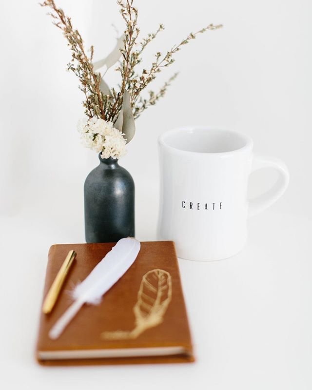 Mondays are for fresh starts. Grab a cup of coffee & write down your goals for the week. #thecreatedcommunity

Photo by @katiedessinphoto