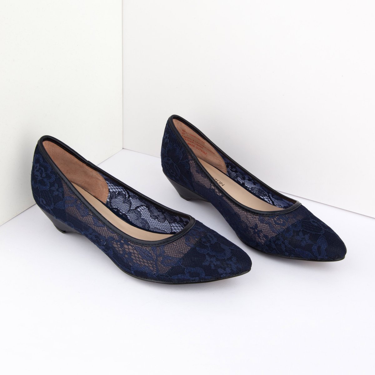 maudfrizon's tweet photo. A taste for lace https://t.co/lQ0B6wz53T