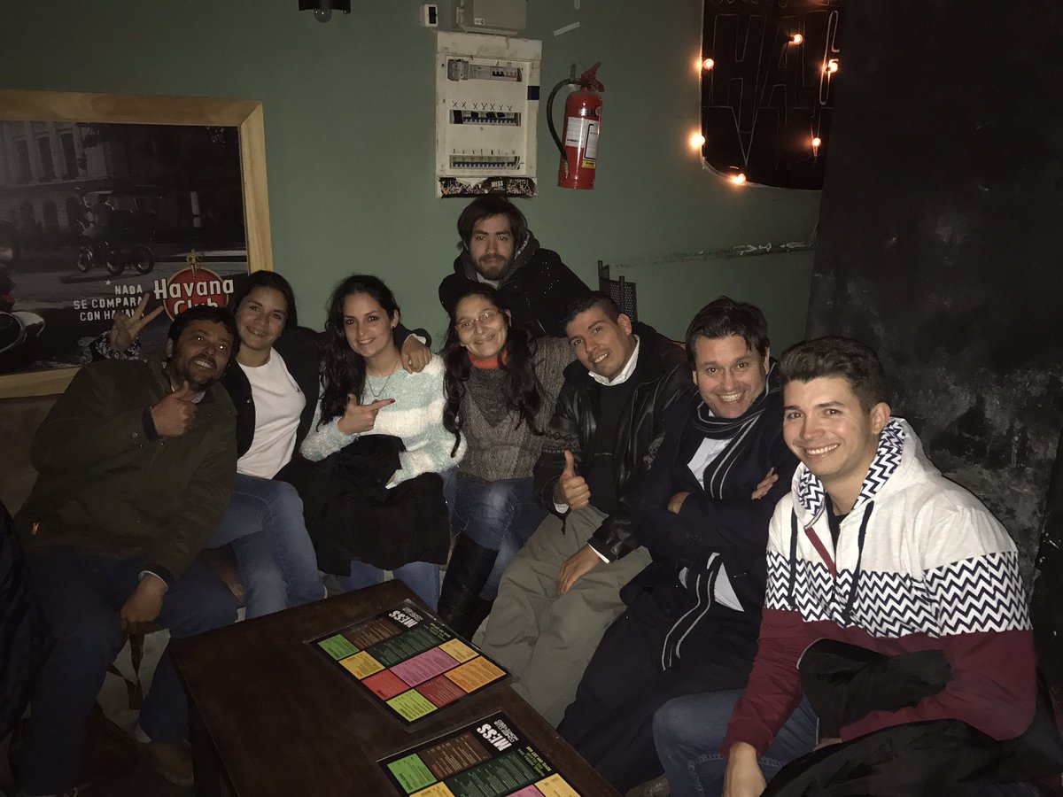 t_feola88's tweet image. Faltan caras, pero que lindo grupo se armó! #StandUp #Comediantesbebés #MessBar