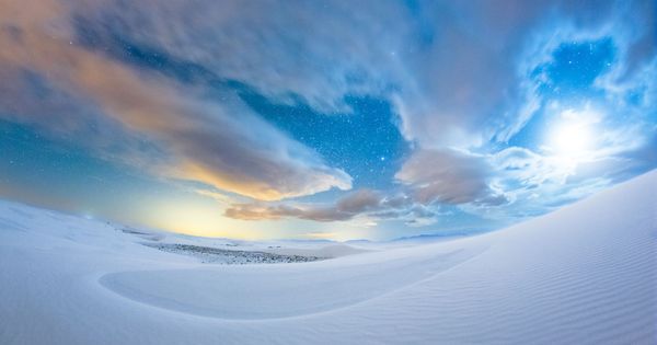 PlanetGreen's tweet photo. Milky Way pops against White Sands' swirling sandstorms https://t.co/S3N80JthUt https://t.co/gqUG9VYyS2