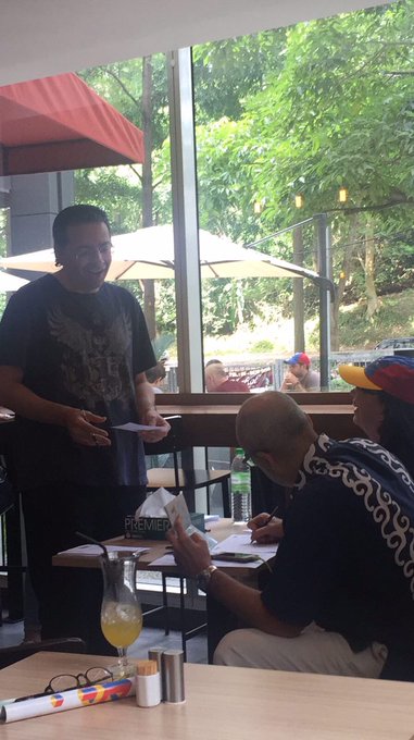 View image on Twitter