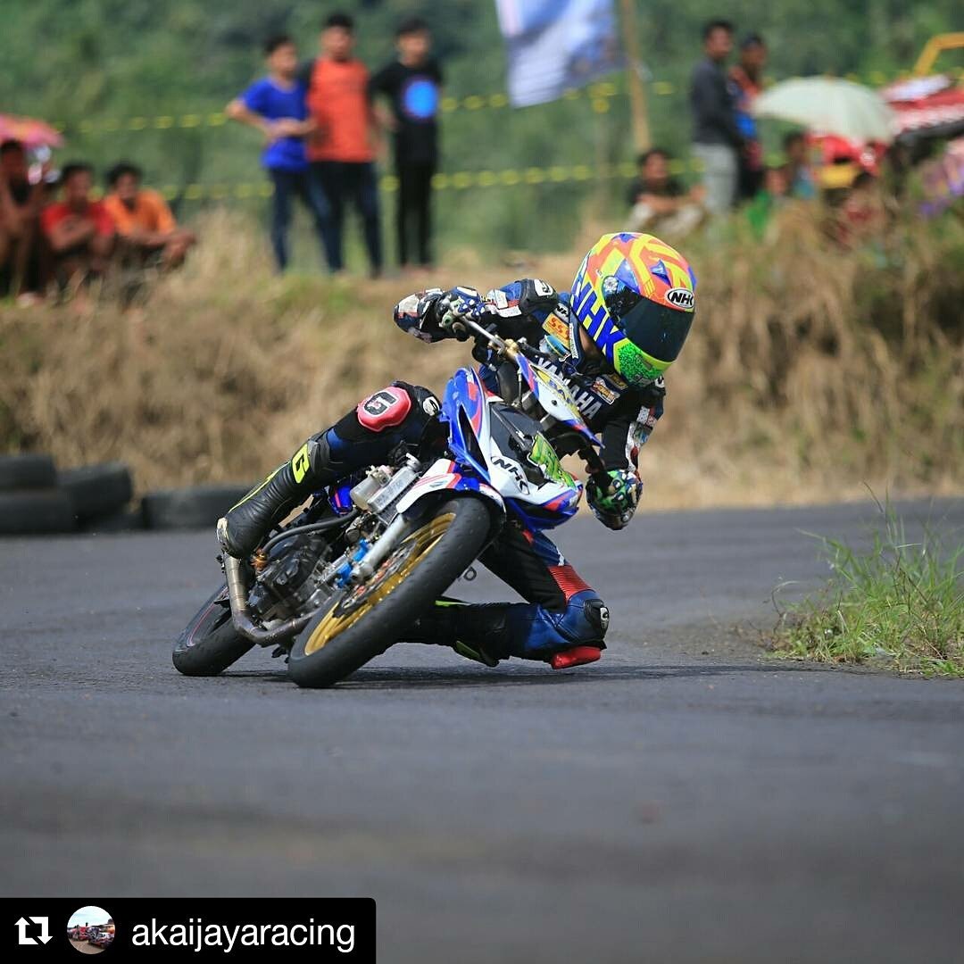 YamahaRacing_Id's tweet photo. Ikhsan Lala pole position MP1 dan MP2 Motoprix seri ke-5. Selamat ya untuk tim Akai Jaya semoga balapan dapat hasil yang baik β
#motoprix https://t.co/oNaryvTl7a