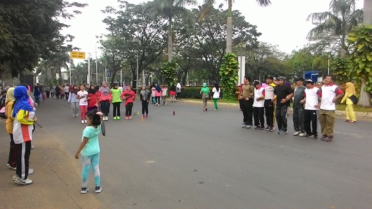 DpcMedansatria's tweet photo. Senam nusantara di carrefour CFD @Kota_HI sdh mulai lagi, ayo olahraga biar sehat...@PKSBekasiKota @Tabloid_HI @Medansatria55 @BangHK_ https://t.co/b63OhCIzMx