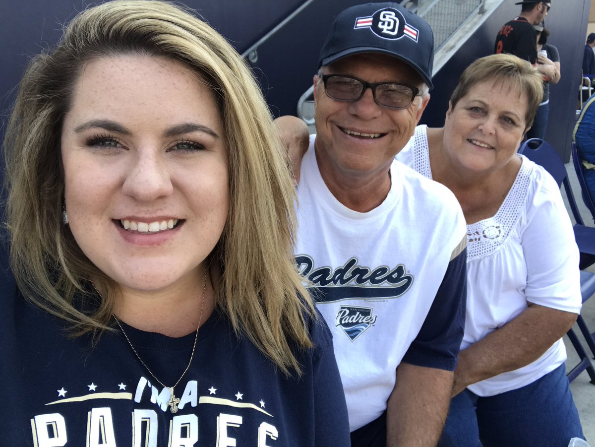 xmeishaox's tweet photo. The best family time is spent at @Padres games! https://t.co/JEr2fhfBty