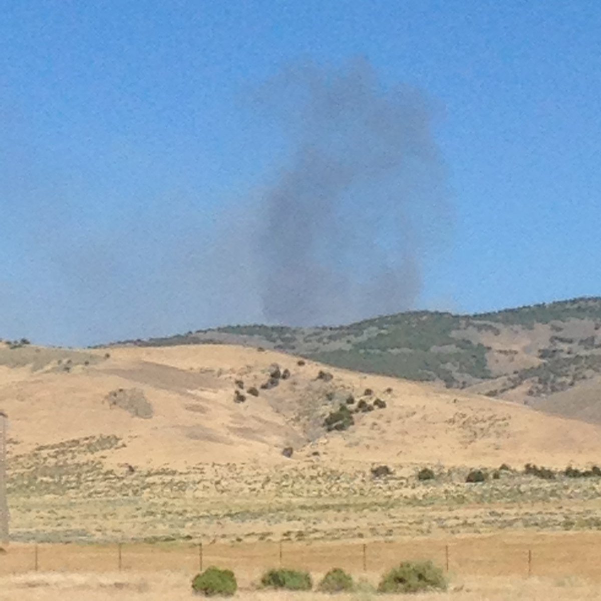 DanPattersonUSA's tweet photo. 5:20p looking E toward #MM155Fire from Cosgrave Rest Area off I-80, Pershing County #Nevada. #NVFire @blmnv @HumboldtToiyabe @NevadaForestry https://t.co/6gLqokCEZ4