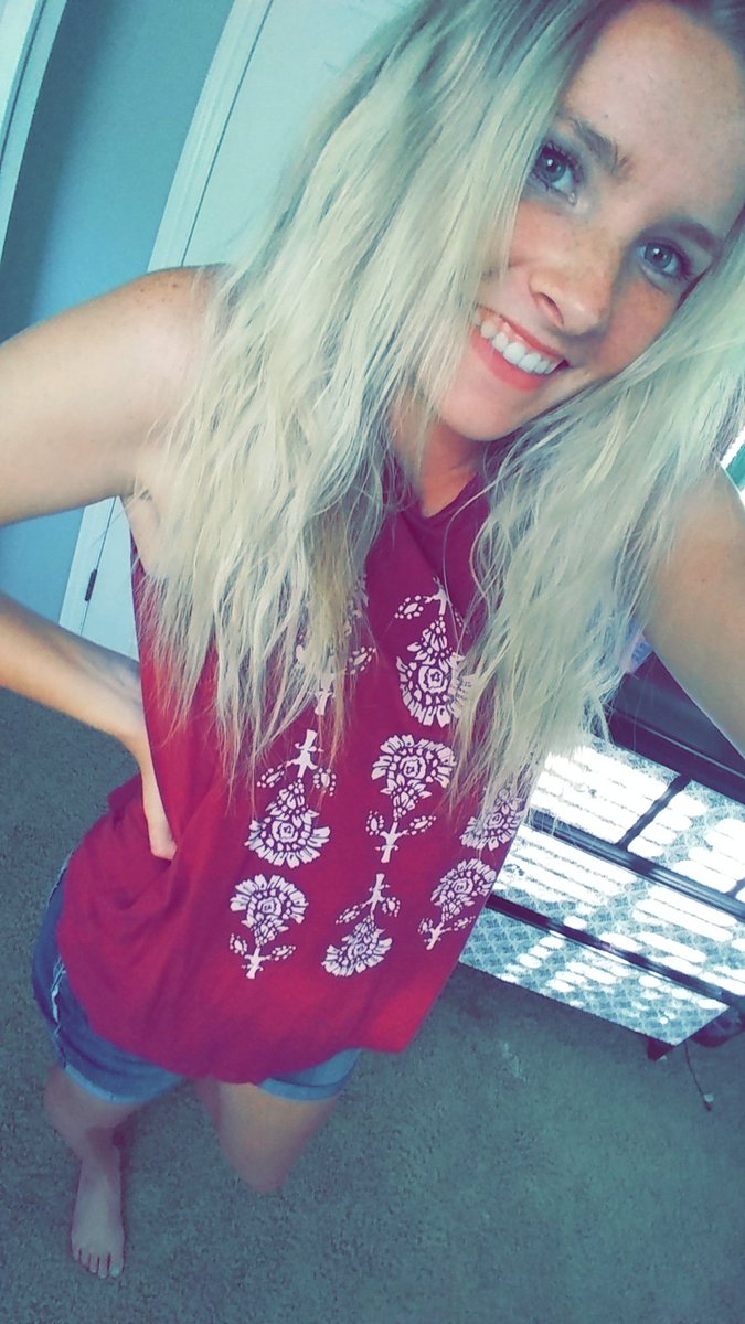 WinterGmail's tweet photo. Embrace the crazy hair!😝 https://t.co/R5hj4WbDqz