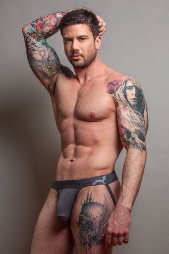 DE0bo7GVYAEplEL.jpg:large