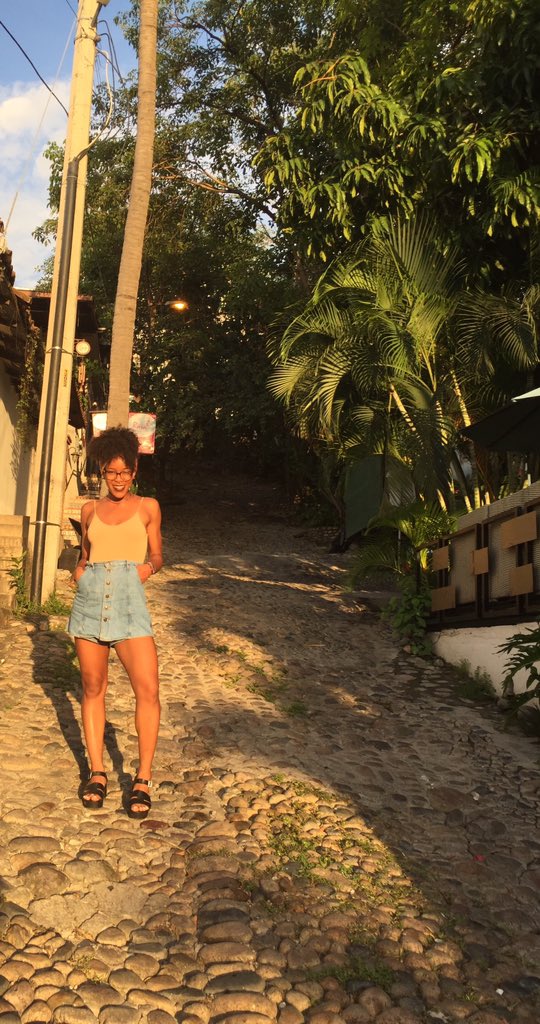 jusmusingaround's tweet photo. sunlight is my favorite accessory 🌞✨ https://t.co/TGMwBxXWFD