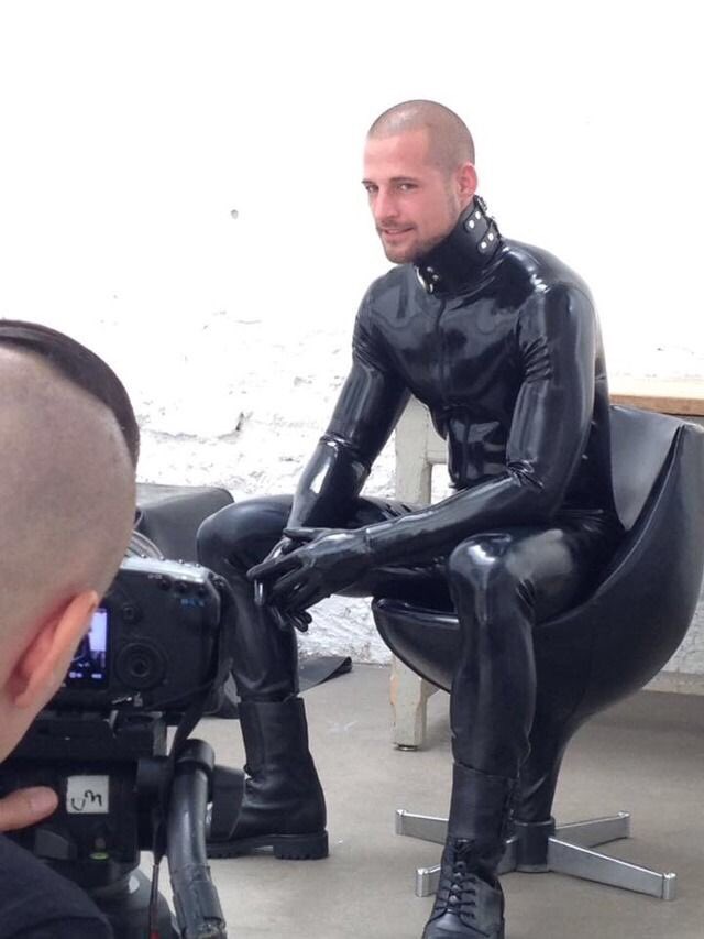 DE0kqctXkAAlNHX.jpg:large