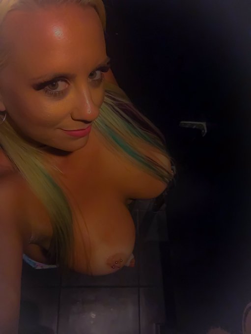 Just tits https://t.co/kBIppLrLHo<a href="/tag/mondaysaredevious"class="tags"><span>#mondaysaredevious</span></a><a href="/tag/thissummersgonnahurt"class="tags"><span>#thissummersgonnahurt</span></a>