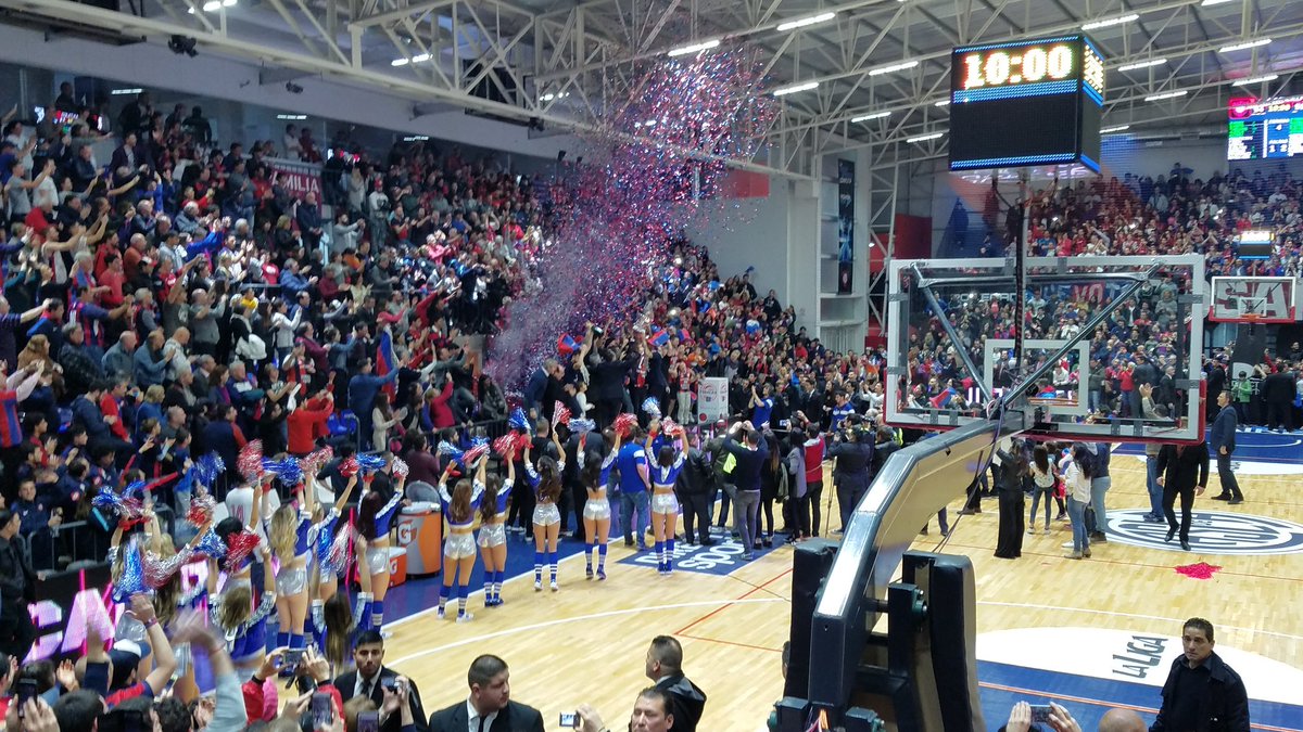 caslaenlasangre's tweet photo. #BasquetSL Campeón #LNB2016/17. #PoliDeportivoEnBoedo.
BiCampeones, en sólo 3 temporadas! #Volvimos #Volvemos. Gracias equipo y @Juliolamas1 https://t.co/zHY76EAPGt