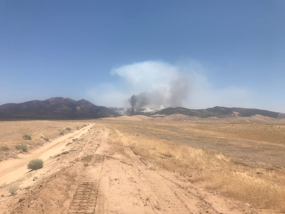 blmnv's tweet photo. #MM155Fire update: 11789 acres burned, 15% contained, 185 personnel fighting fire. #NVFire https://t.co/pxcF4yEgOR