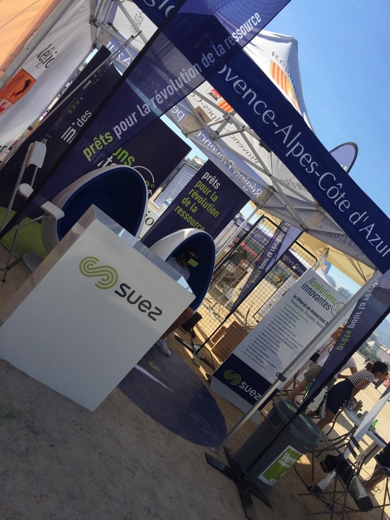 f_costes's tweet photo. Tournée des plages #RegionZeroDechet @regionpaca l'espace @suezFR immersion 360 est prêt Venez tenter l'expérience ce jour à @marseille ! https://t.co/yaCblI0iWb