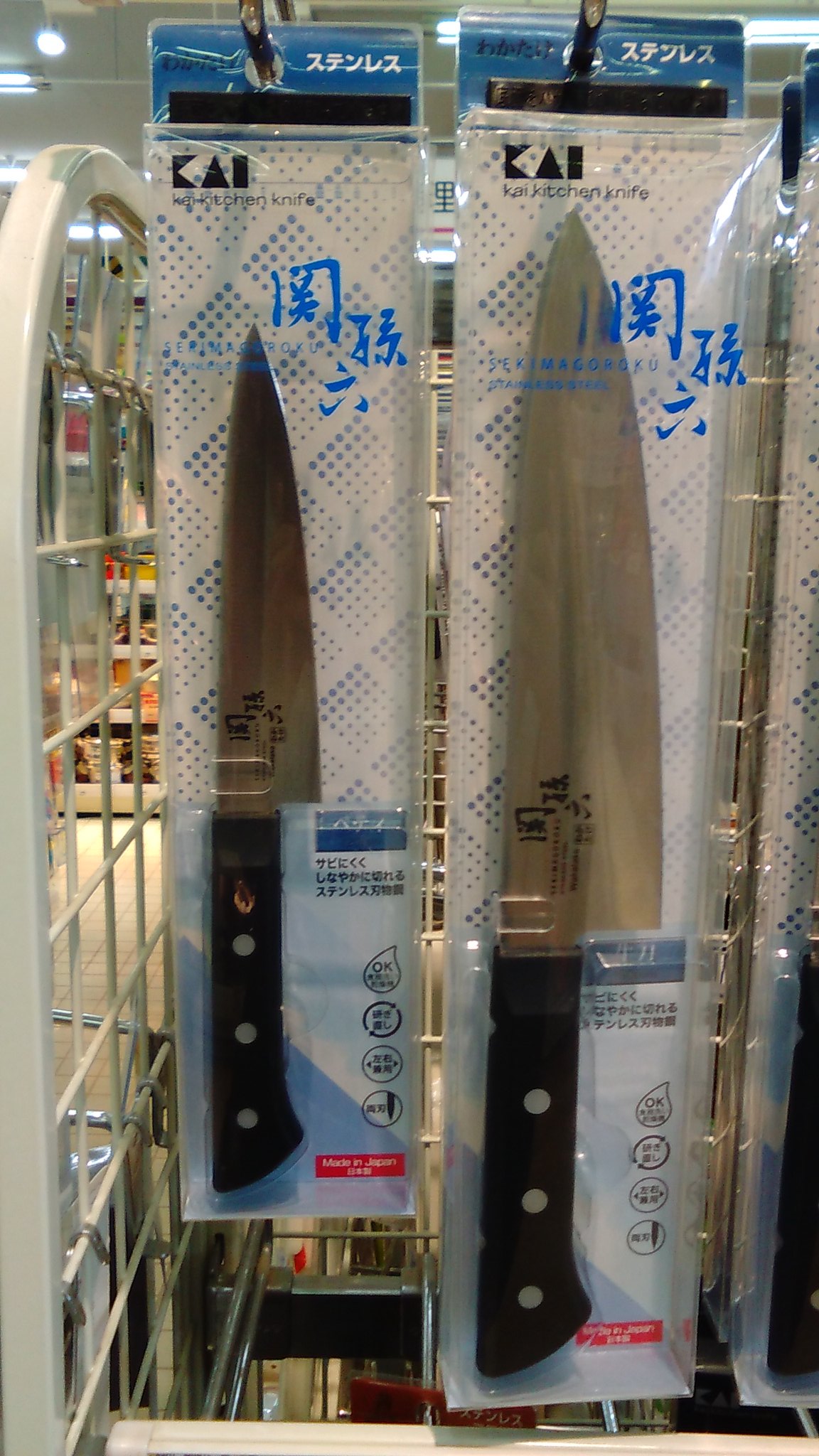 ミルルラム いつでもここに ホームセンターにて殺傷能力高そうな形の小振りの包丁的なモノを発見 これでナイフ型の包丁が出てきても大丈夫だ ちなみに私はよく間違っていると呼ばれるナイフ型包丁の方が 殺傷能力高そうで 好きです T Co