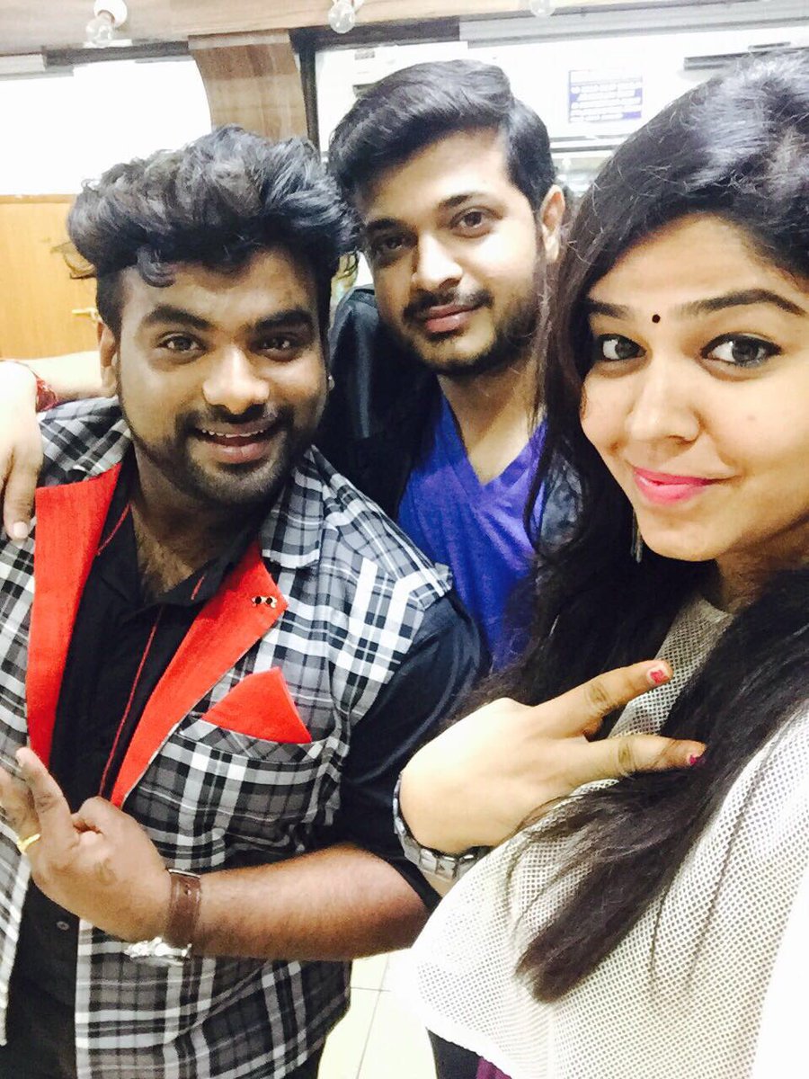 RJChaitu's tweet photo. Show time again 🤘🏻😎 with besties @anudeep.dev @lipsika #arenamultimedia #annualdaycelebrations outfit by @rekhas_couture @kirthana_sunil 😍🎤 https://t.co/OmaHxiWB7X