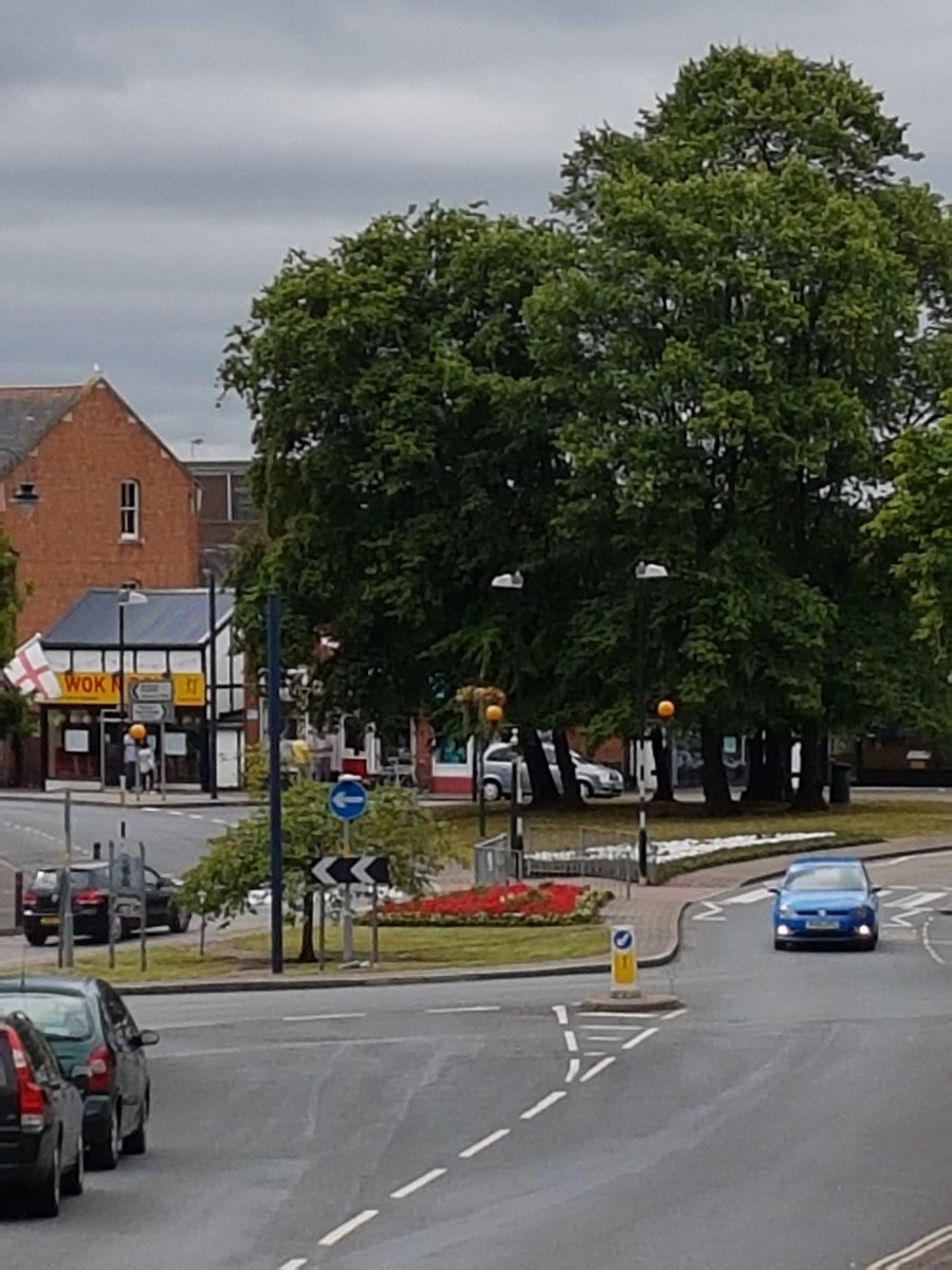 MalvernCops's tweet photo. Morning foot patrol around Pickersleigh &amp; Chase ward's. 6494
#enjoyyoursunday
#SNTpickersleigh https://t.co/dqNWD9CUyP