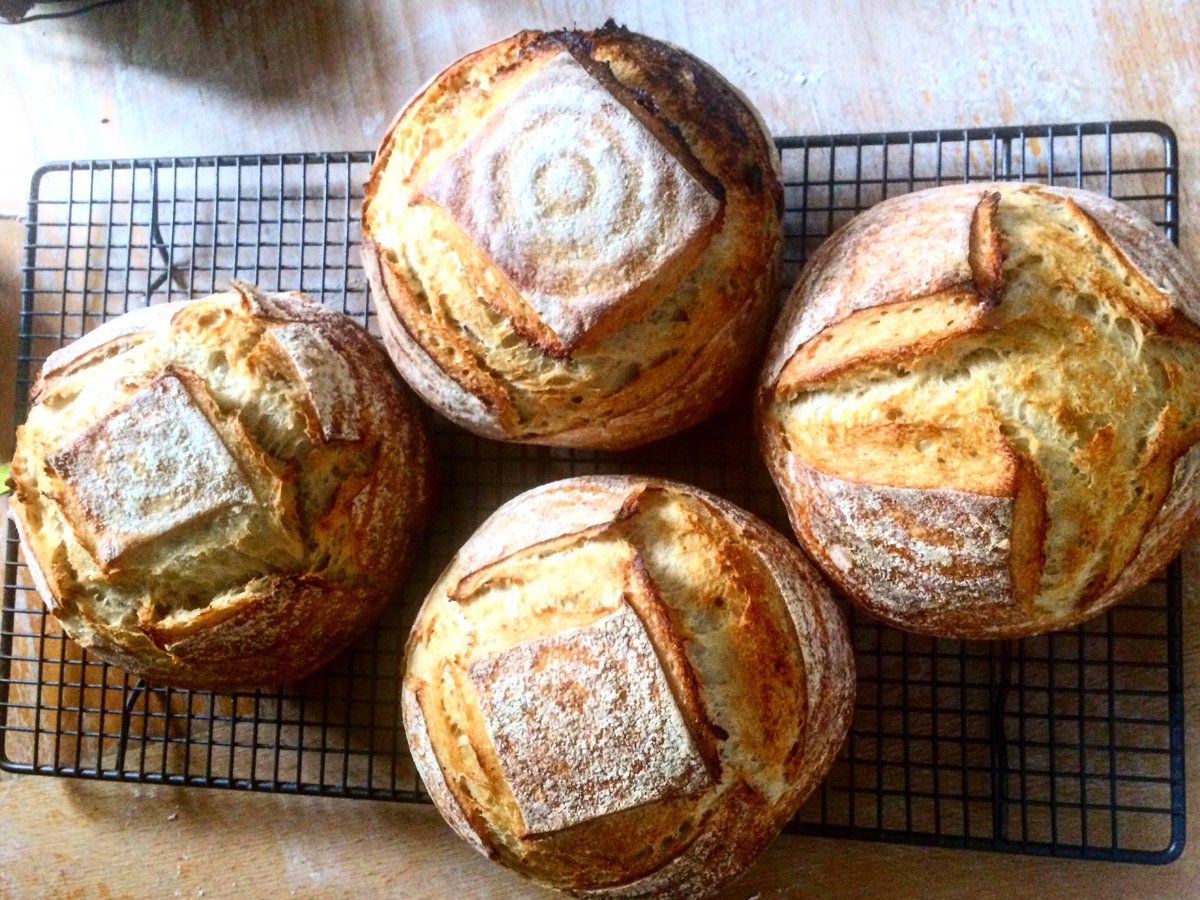 MaBakerBakes's tweet image. 4 beautiful white sourdough ftom yesterday Class. Talented students ! #sourdoughclass #realbread #fulham @breadangels