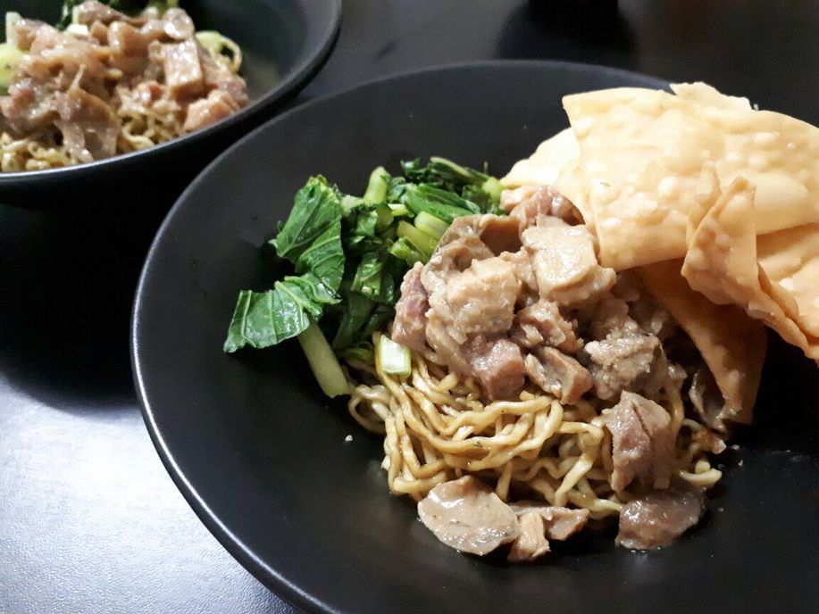 detikcom's tweet photo. Pencinta Mi Yamin Wajib Cicip Yamin Racikan Bang Alex Ini! https://t.co/VSg3FyL5lI via @detikfood https://t.co/knpZRXWfLK