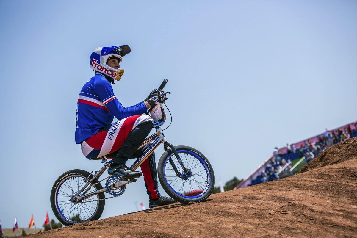 Félicitations au bordelais @daudetjoris. Champion de France, champion d'Europe devant son public place des Quinconces à Bordeaux. #EuroBMX17