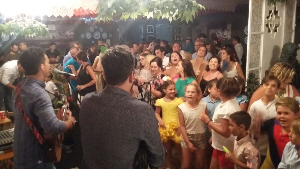 HdadPastora_Sf's tweet photo. Con la actuación de anoche despedimos hasta la próxima a @CASAVIEJA, agradeciendo los buenos ratos pasados gracias a su música estos días. https://t.co/GYNA6UfJEv