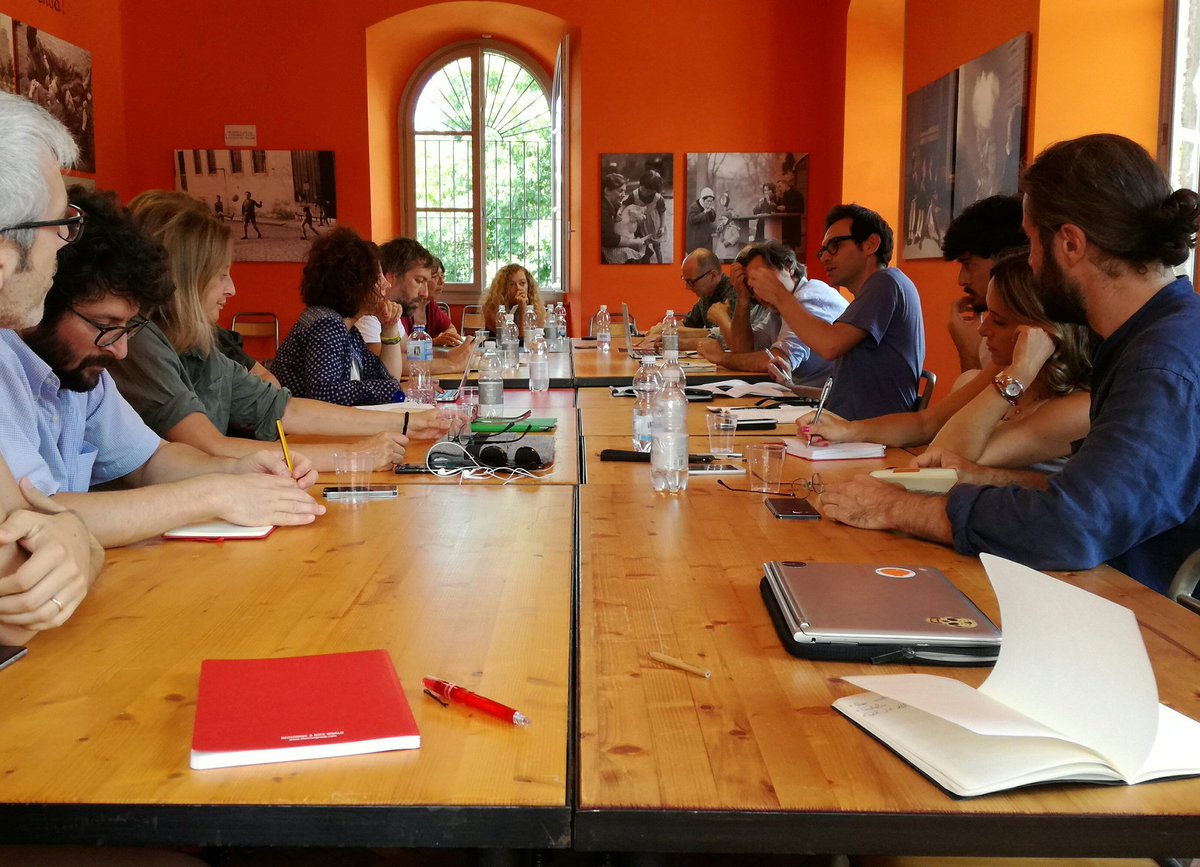 Salone Libro Torino (@salonedellibro) on Twitter photo Tutti al mare, tutti al mare 🏖
anzi no 🚧
Oggi alla @ScuolaHolden redazione allargata con un po' di amici. SalTo is coming! <a href="/NicolaLagioia/">Nicola Lagioia</a> Tutti al mare, tutti al mare 🏖
anzi no 🚧
Oggi alla @ScuolaHolden redazione allargata con un po' di amici. SalTo is coming! <a href="/NicolaLagioia/">Nicola Lagioia</a>