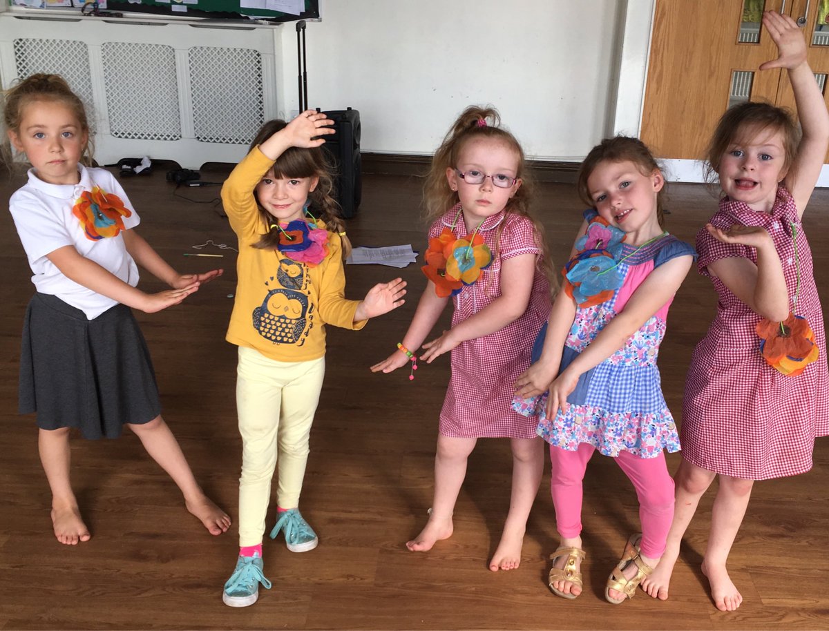 allstaryork's tweet photo. Some of our beautiful Starburst girls! Moana dances at the ready! 😍💕✨ https://t.co/Nq5xwG5pKY