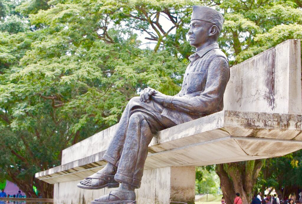 HimSaifanah's tweet photo. Taman Renungan Bung Karno: Lahirnya Lima Butir Mutiara Bangsa
#PesonaIndonesia #TdF2017 #Flores
https://t.co/kOy9yHv5JV https://t.co/XRvXuevwcS