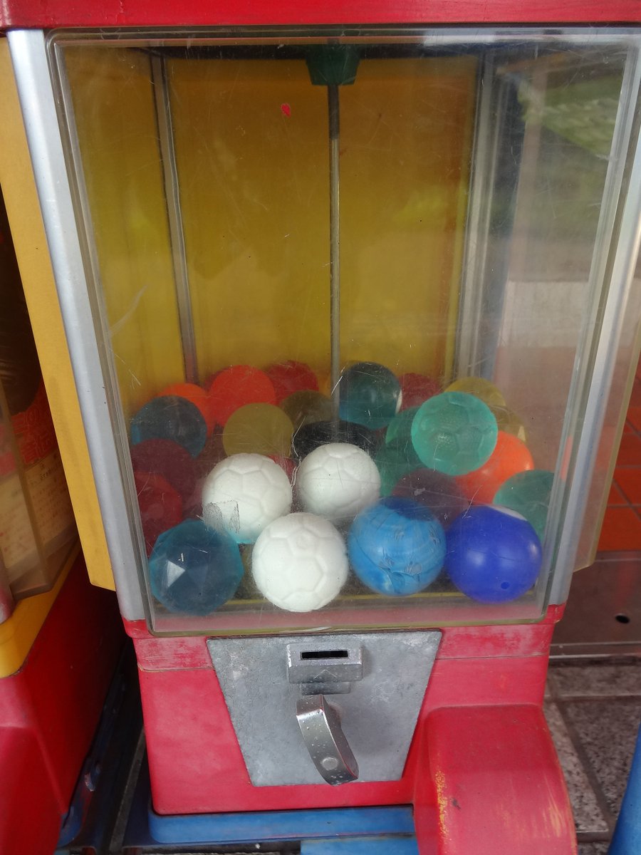 ガチャガチャ 「スパイ盗聴器」 たった100円でなんちゅーもん売ってる