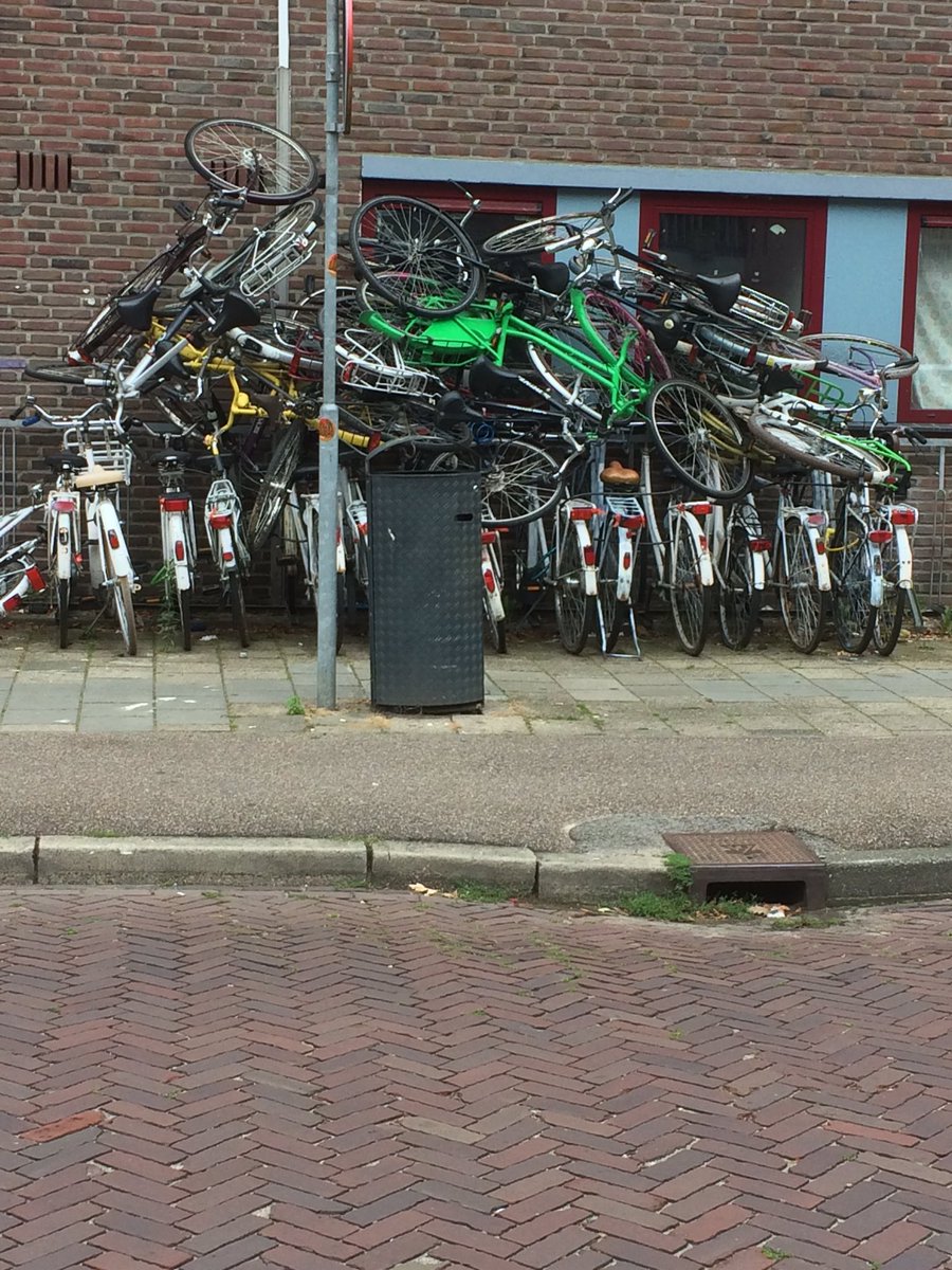 v_amersfoort's tweet photo. Zoek je fiets #stadsbrink #Wageningen https://t.co/AkVGcKigQc