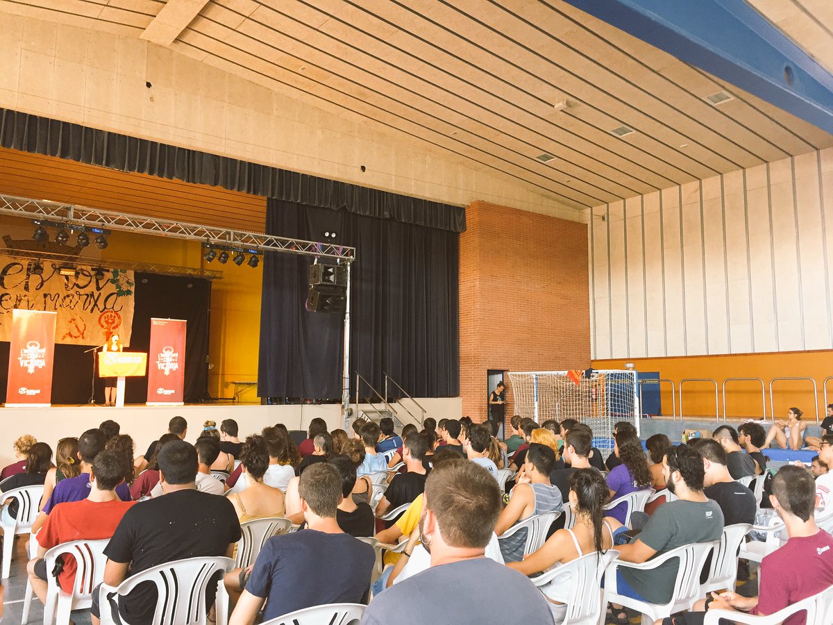 🔵Jóvens de l'Ebre presents a l'acte polític del Rebrot! 
#EnMarxa17
