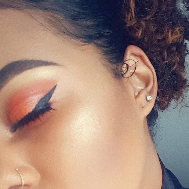 STARH_NiXX's tweet photo. Floating Liner &amp; Unicorn Lashes 💛 https://t.co/4jzwC93xWV