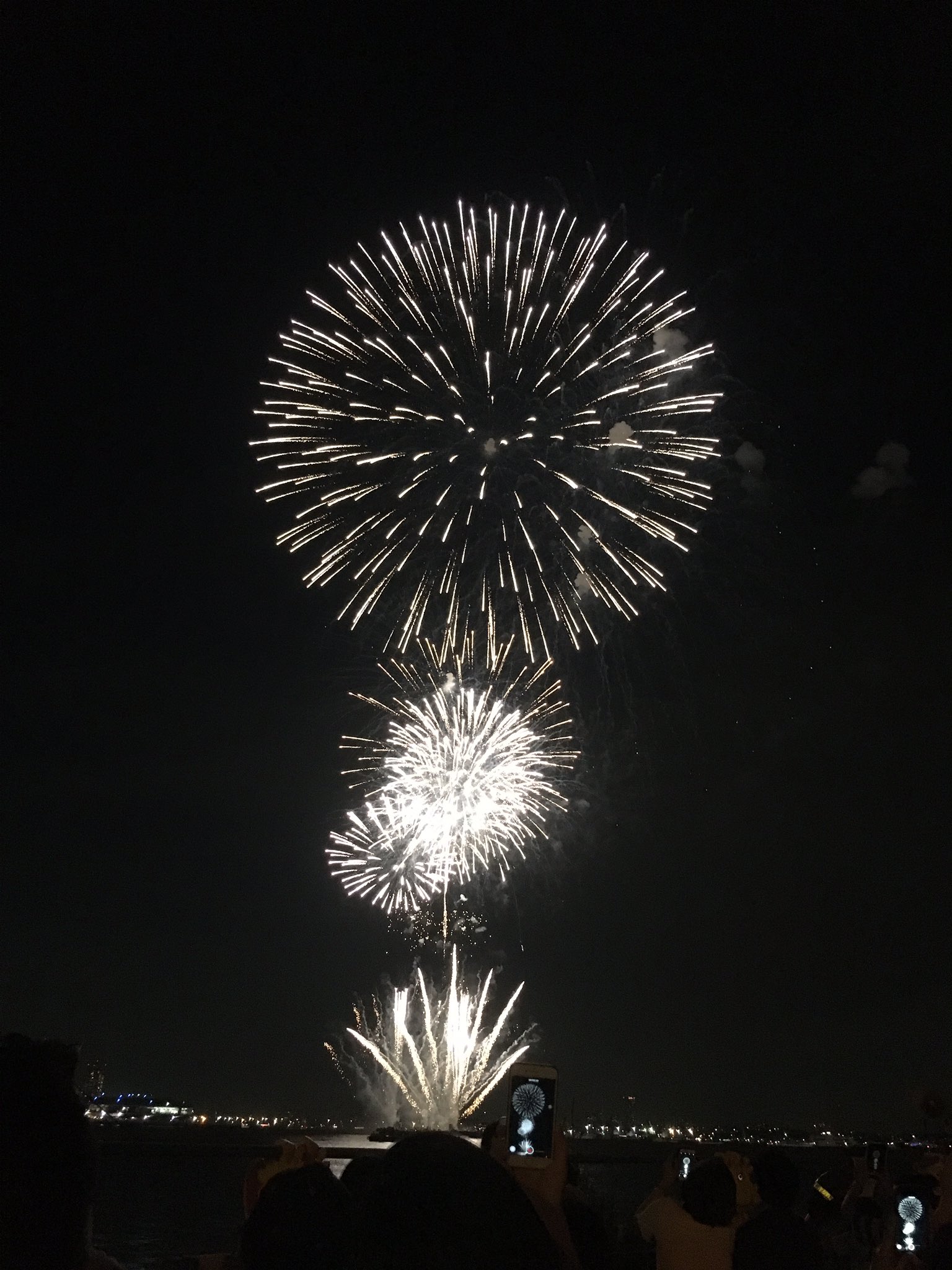 ゆーき そう言えば昨日花火大会行ってきたー 横浜ー 適当な自撮りだけど浴衣着たので折角なのであげとく W T Co Kcemo1ghc7 Twitter