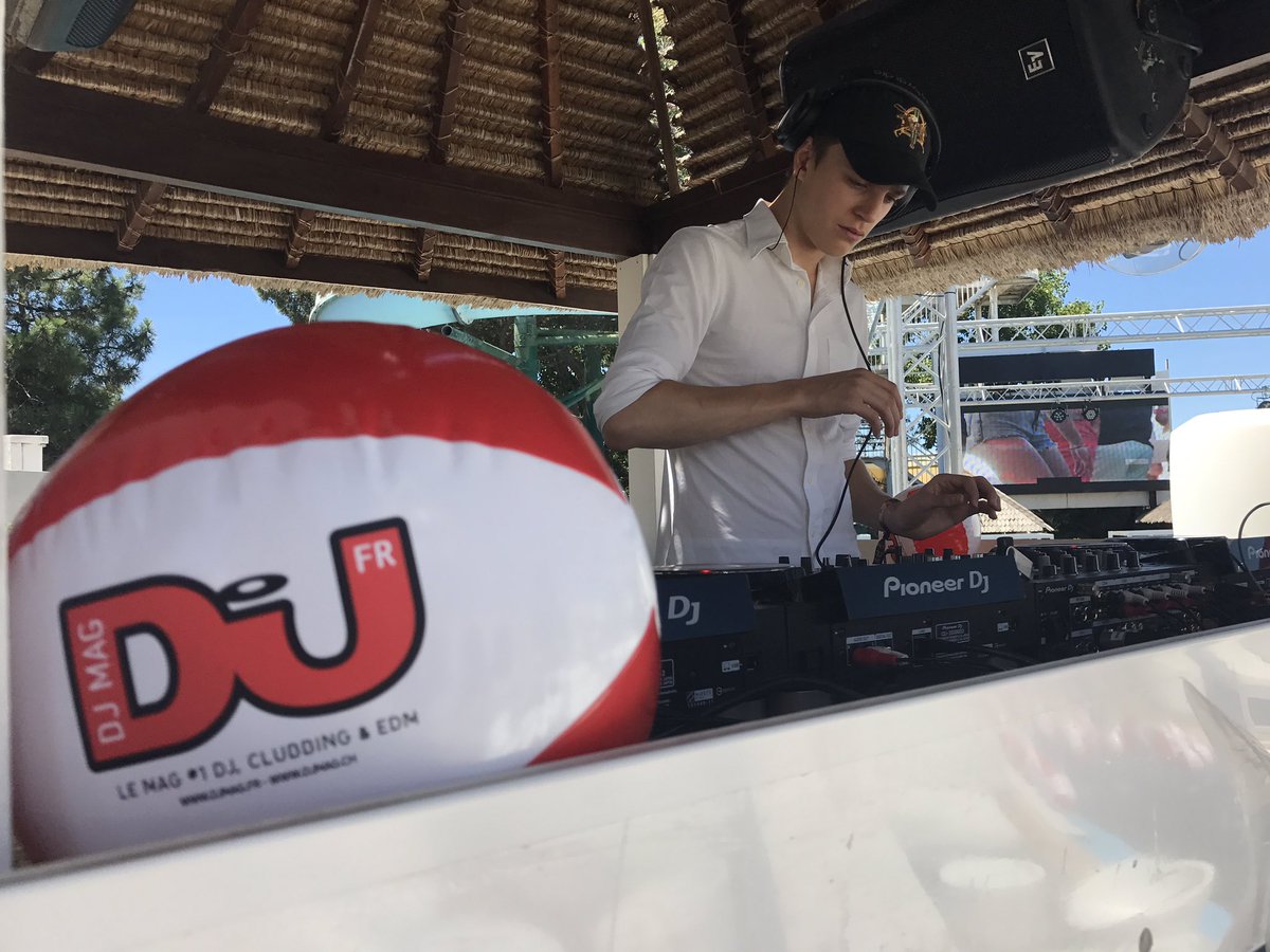 djmagFR's tweet image. Notre résident @justwilliamfr ouvre cette Pool Party en Closing de l' @electrobeach #EMF2017