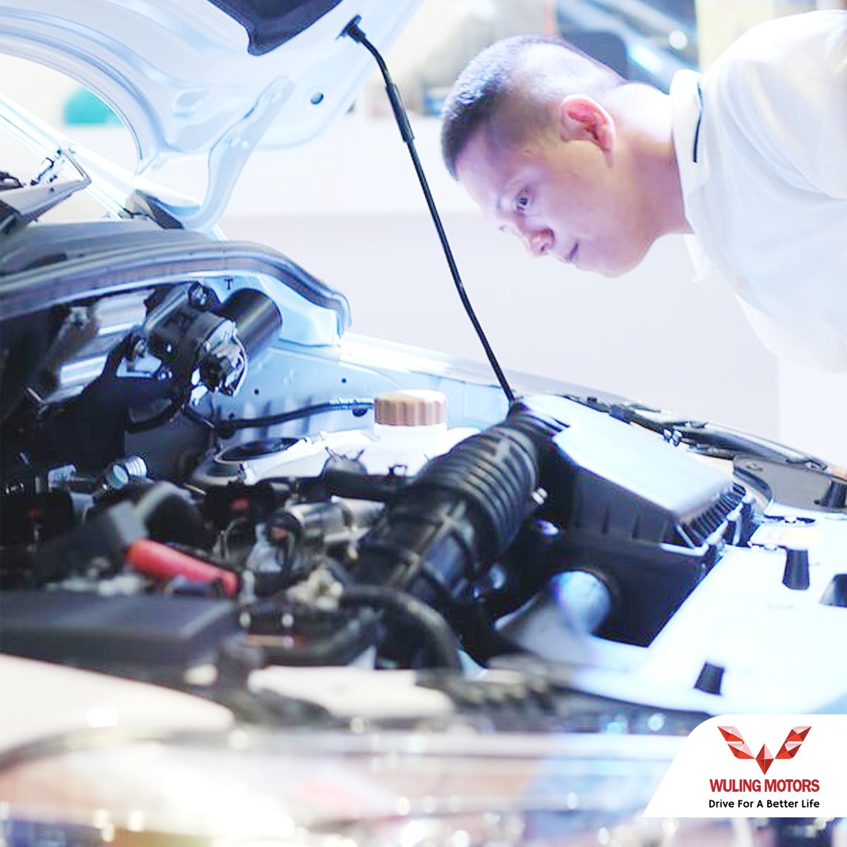 WulingMotorsID's tweet photo. Selalu cek kondisi dan ganti oli mobil Anda secara berkala. Oli yang diganti secara rutin akan membantu mesin mobil Anda awet. https://t.co/hvFC7cM6F3