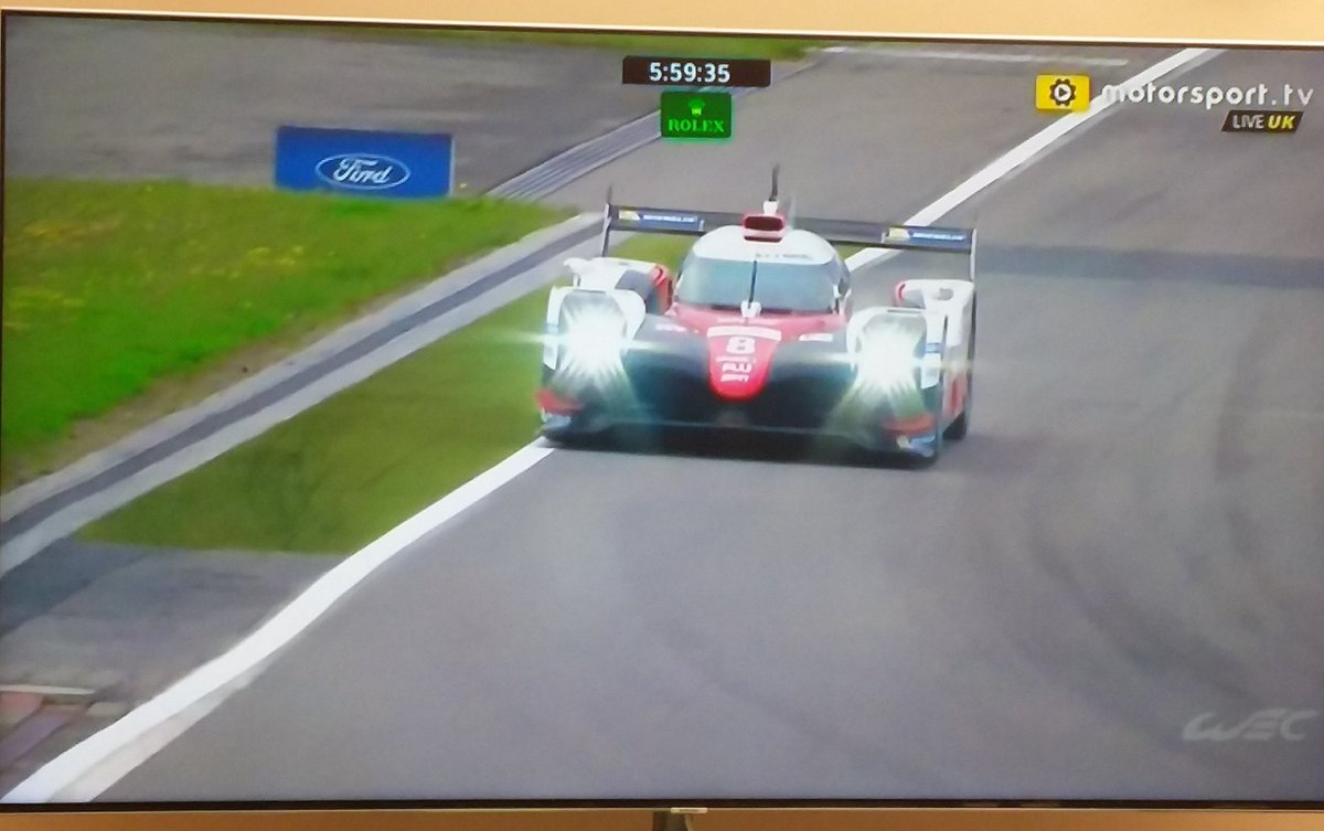 DJJMotors's tweet image. The car in front is NOT a @ToyotaMotorCorp @Toyota_Hybrid, it's a heap of garbage. What will it take to bin this 'racing' team #BrokenAgain