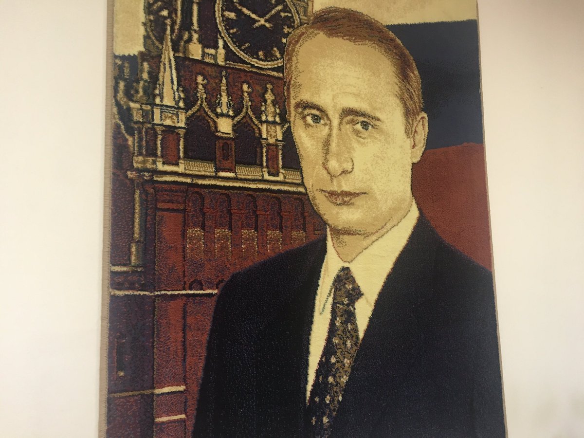 Mojado Comercio Santo Steve Rosenberg on Twitter: "Patriotic thread. I saw this Putin carpet on  the wall in an activity centre near Moscow. https://t.co/ZYJPFSYGDA" /  Twitter