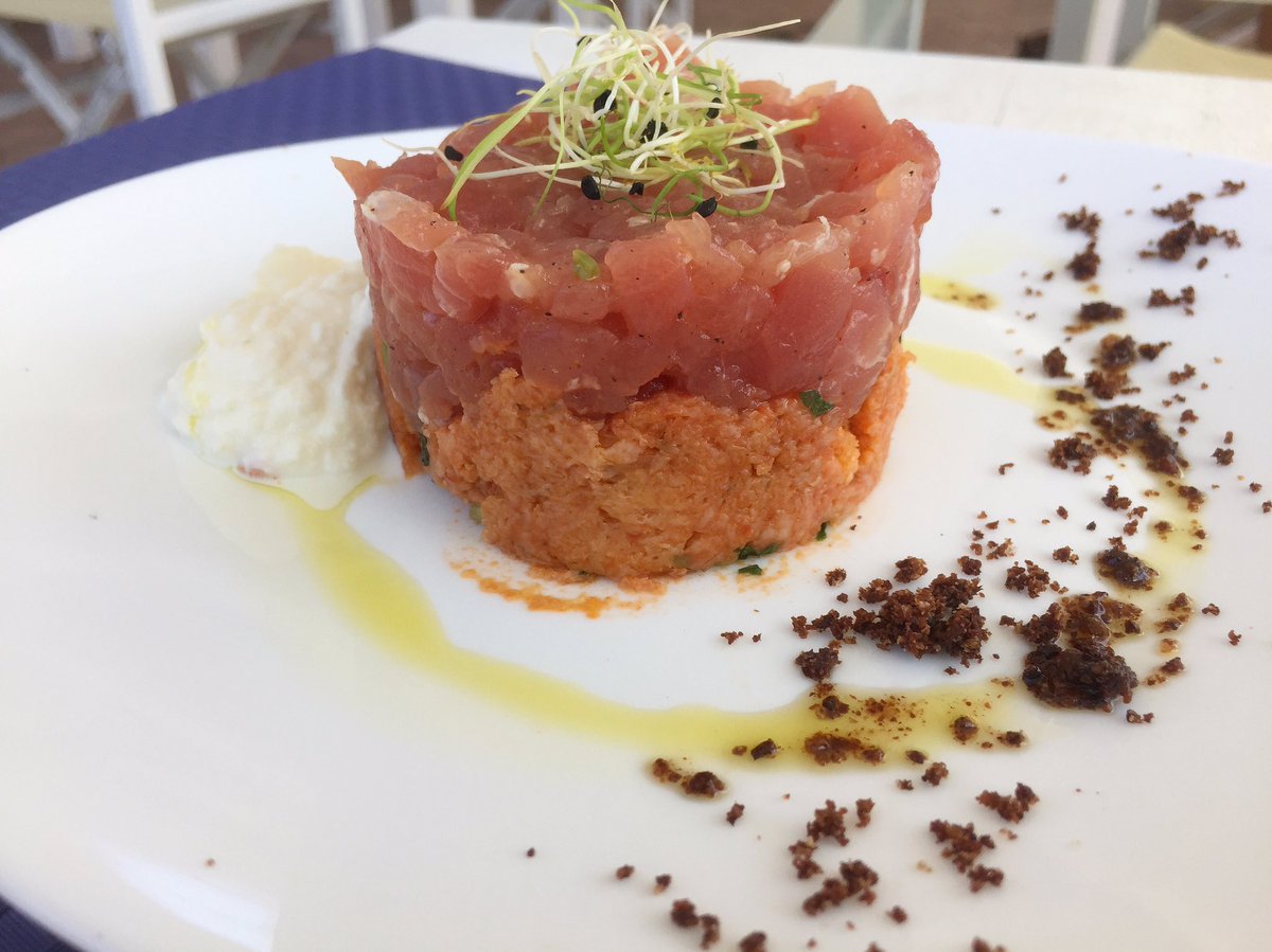 Tartare di tonno con pappa al pomodoro e stracciatella 🐠😋

#blancoseafood #tartare #fregene #blancobeachclub #fregenemarittima 🌅❤️