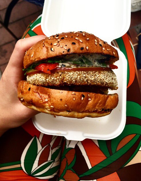 amanda_nicholls's tweet photo. Could really do with your help right now, @BurgerBrethren #hendoblues ๐ญ https://t.co/n6i2ltdQ4k