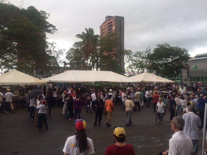 View image on Twitter