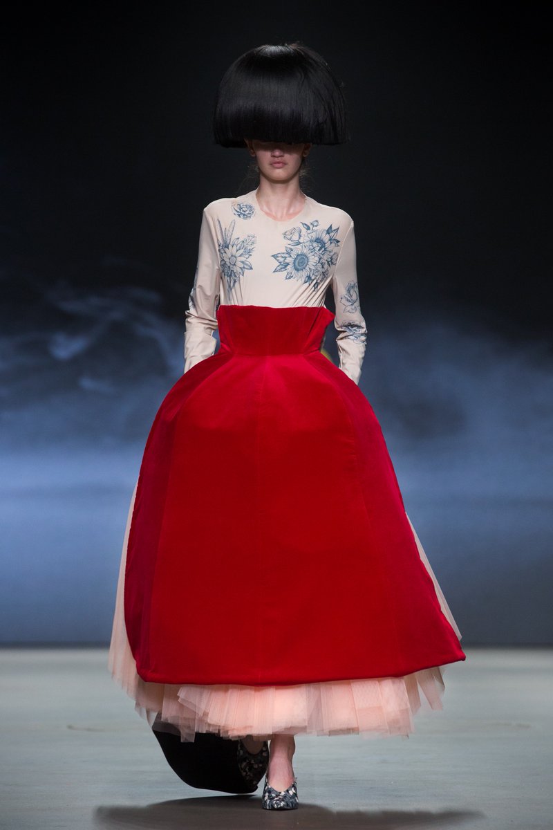 PYahampath's tweet photo. Lichting 2017 Public Award Sarah Bruylant. MERCEDES-BENZ FASHION WEEK AMSTERDAM. https://t.co/KLYaAl9YMJ