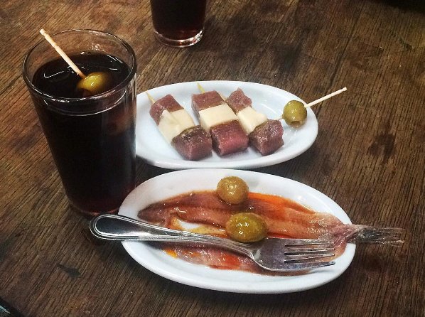 Loquillo_BCN's tweet photo. Disfruta de la Barceloneta y del mejor vermú en la Taverna el Loquillo! https://t.co/PjAzyz1OBE