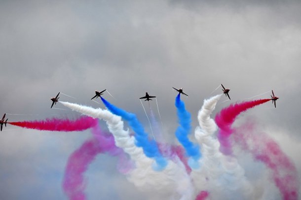 bbcf1's tweet photo. You can't beat an amazing @rafredarrows display at the #BritishGP 🇬🇧 https://t.co/MaRkPBXSvk