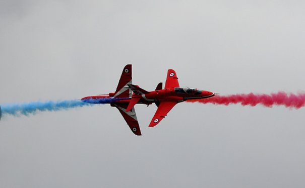 bbcf1's tweet photo. You can't beat an amazing @rafredarrows display at the #BritishGP 🇬🇧 https://t.co/MaRkPBXSvk