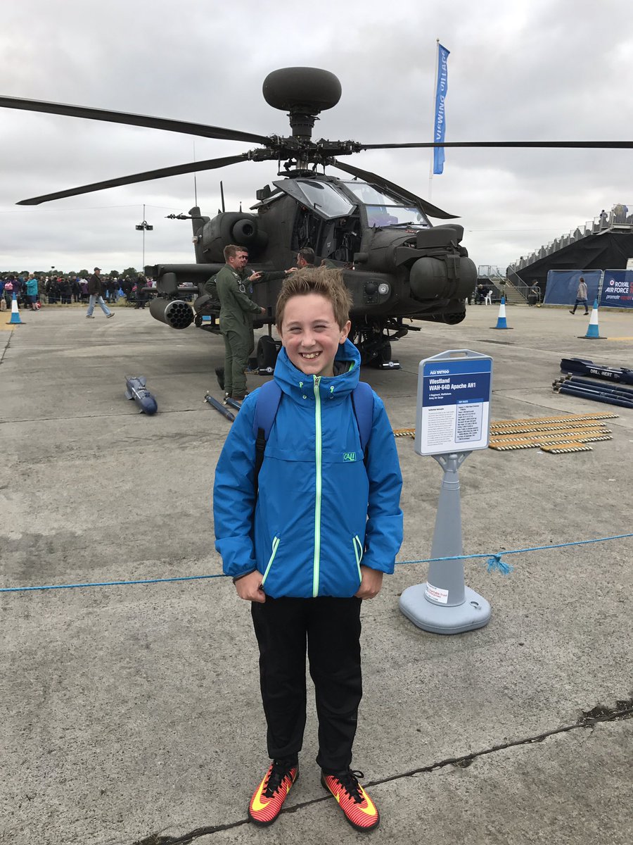 So pleased to see the apache @airtattoo yesterday, itching to get inside @ArmyAirCorps @ApacheDisplay, maybe one day! https://t.co/8NumKvIdMB