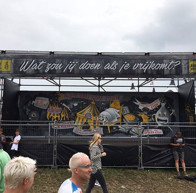 amnestynl's tweet image. Onderdeel vd actie op @zwartecross samen met @amsterdamsignpainters: wat zou jij doen als je zou vrijkomen? ✍️📣🎨