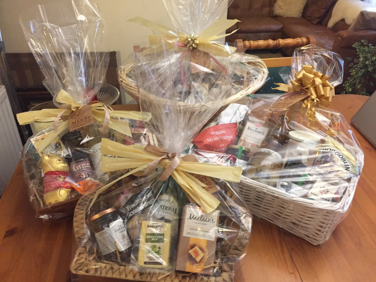 YeOldeCider's tweet photo. #hampers from @YeOldeCider available on request. Drop in or message for details. #ciderlovers #giftidea #supportinglocalproduce https://t.co/B6o3mNzph5