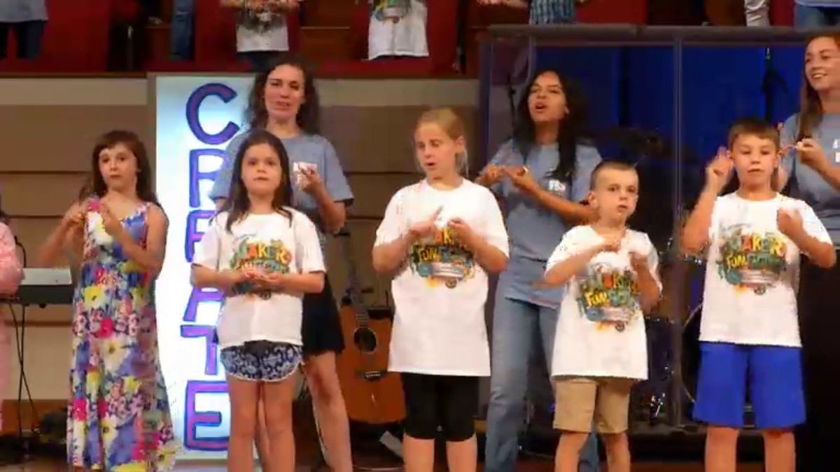 extra_crispy_22's tweet photo. @kwbckids leading in worship today @kwbcmemphis #MakerFunFactoryVBS https://t.co/mFiSL3tyFf